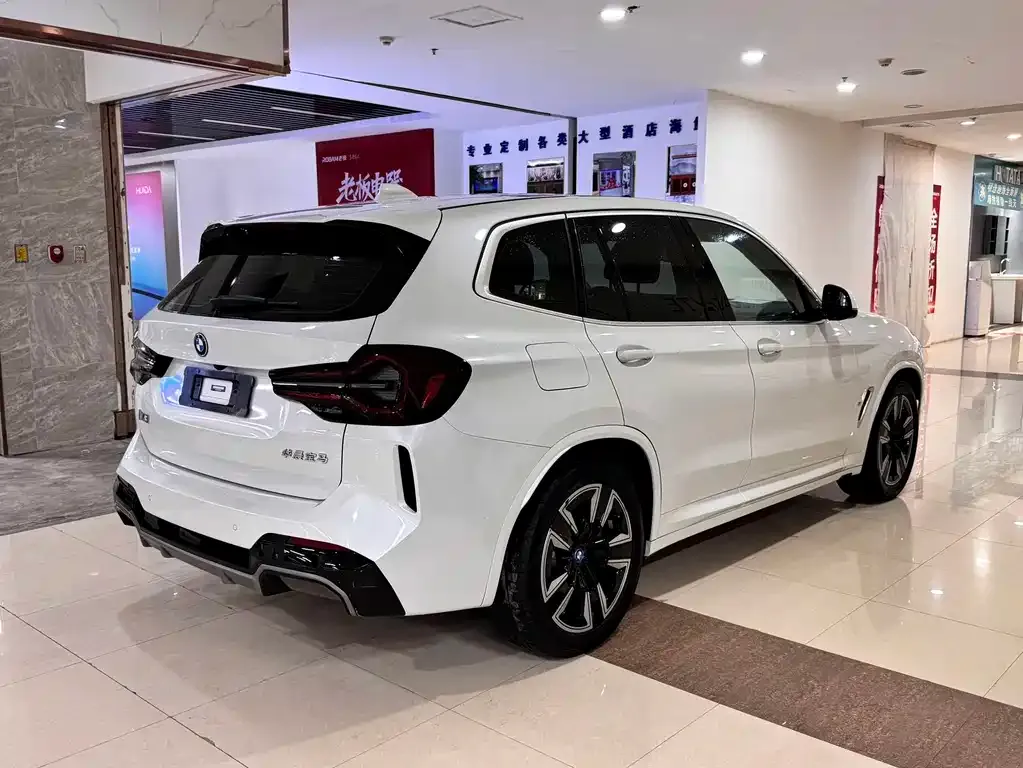 BMW iX3 — фото 2