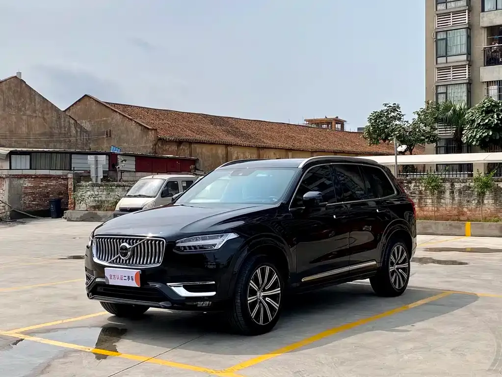 Volvo XC90 — фото 1
