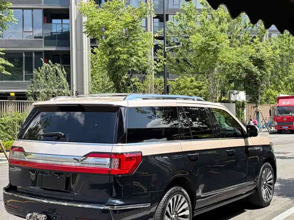 Lincoln Navigator — фото 10