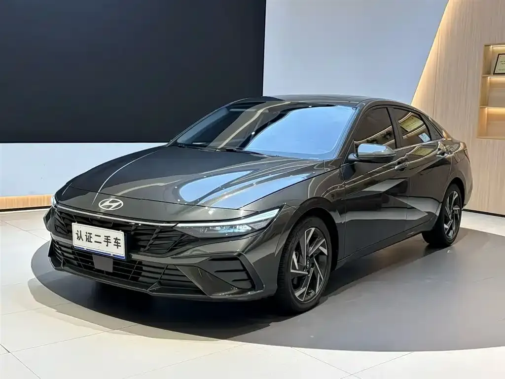 Hyundai Elantra — фото 1