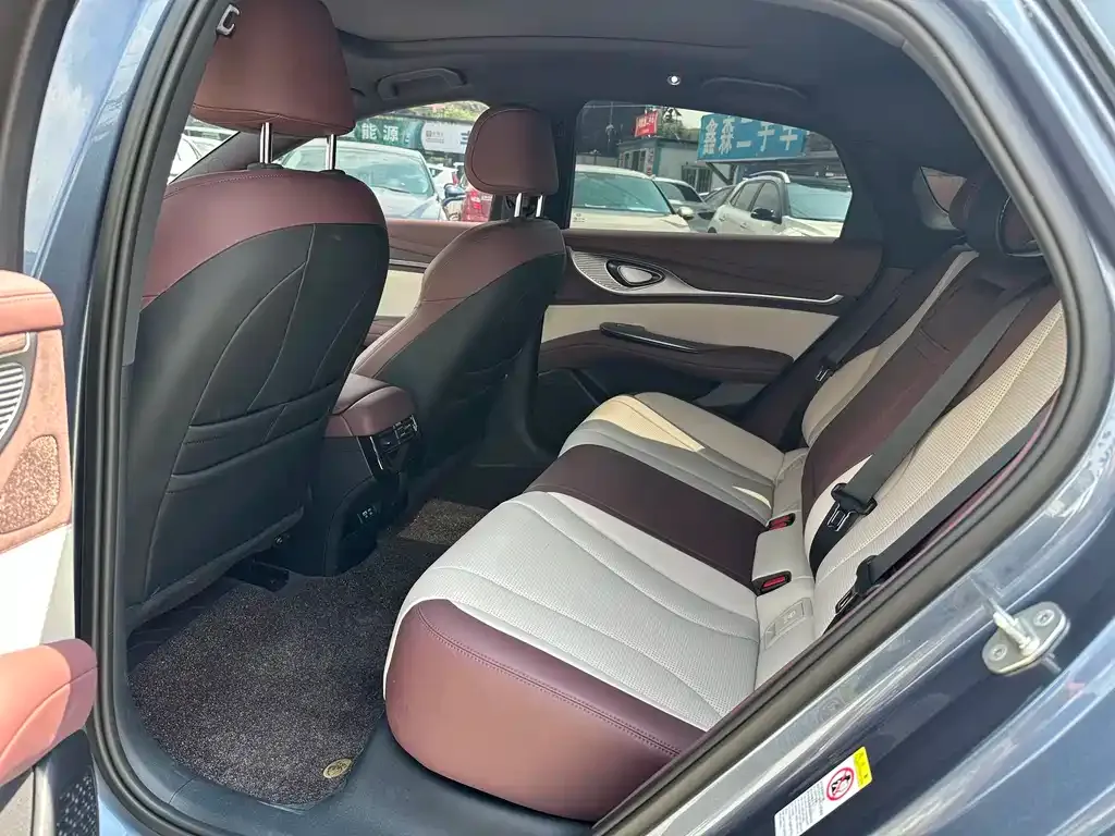 BYD Seal — фото 2