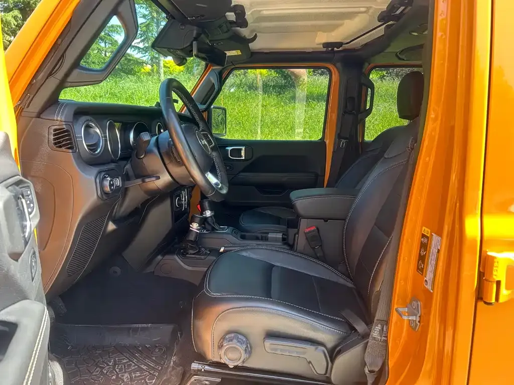 Jeep Wrangler — фото 10