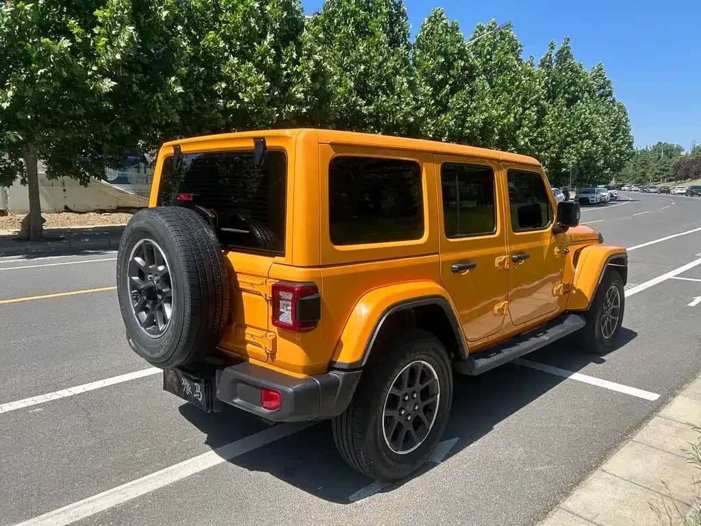 Jeep Wrangler — фото 7