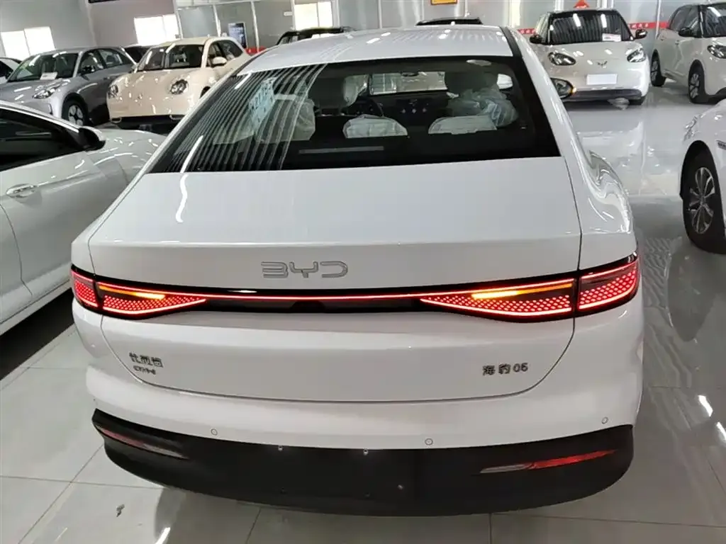 BYD Seal 05 DM-i — фото 9