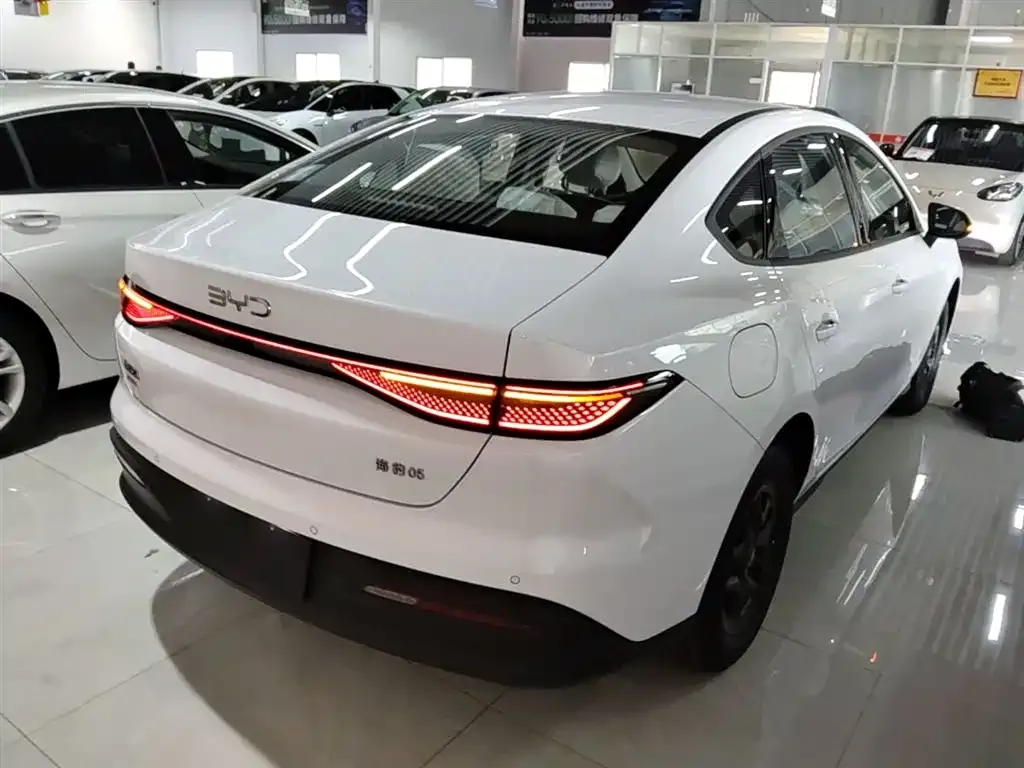 BYD Seal 05 DM-i — фото 8