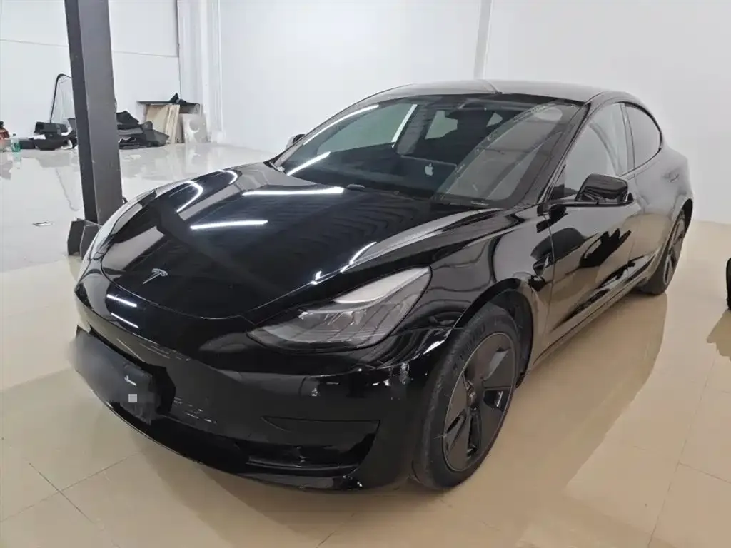 Tesla Model 3 — фото 1