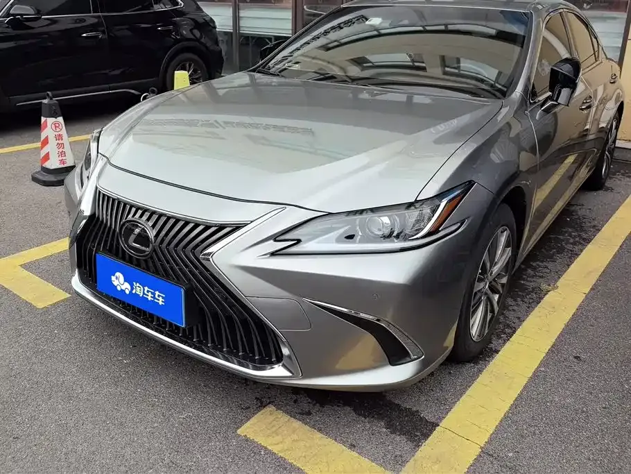 Lexus ES — фото 1
