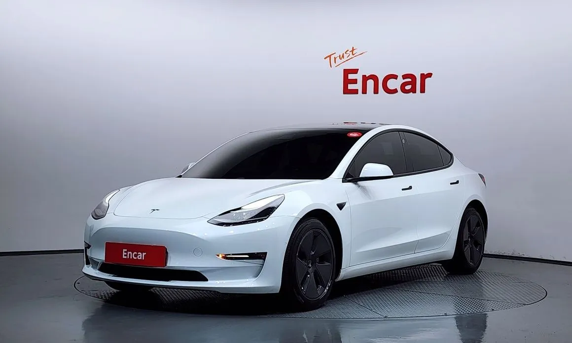 Tesla Model 3 — фото 1