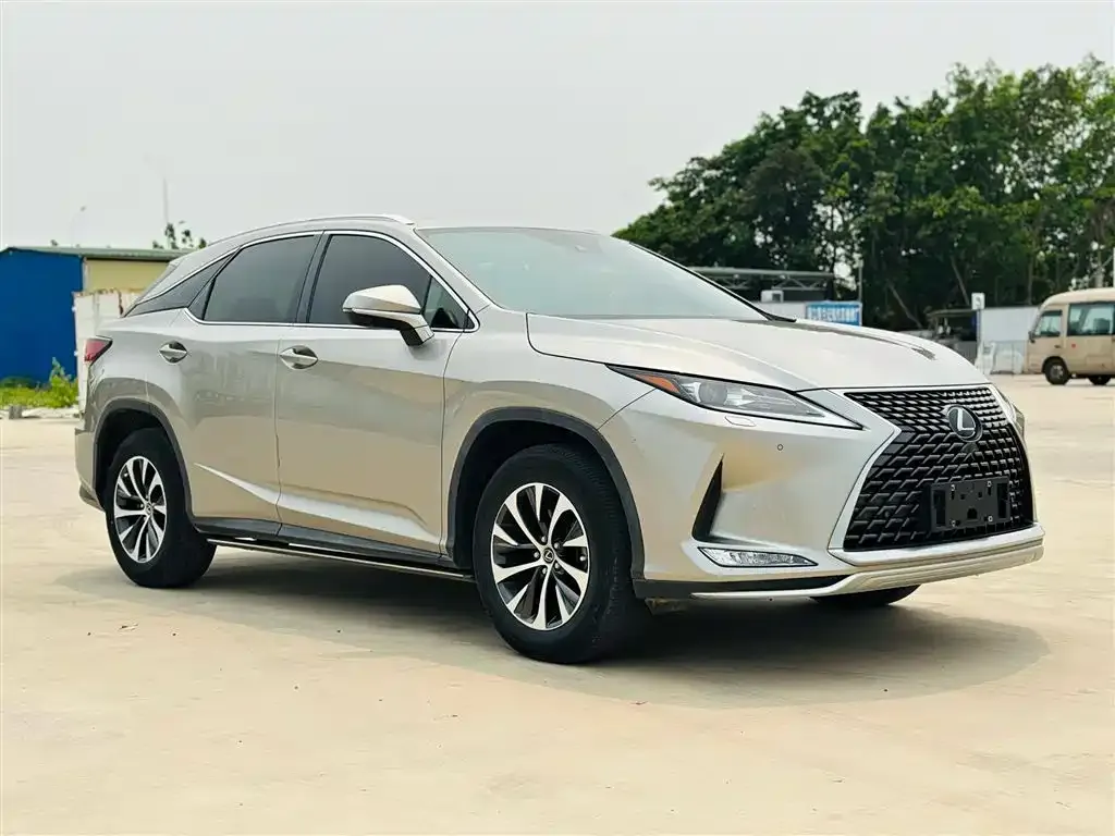 Lexus RX — фото 1