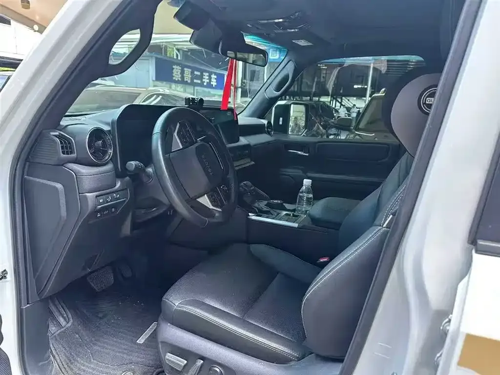 Toyota Prado — фото 7