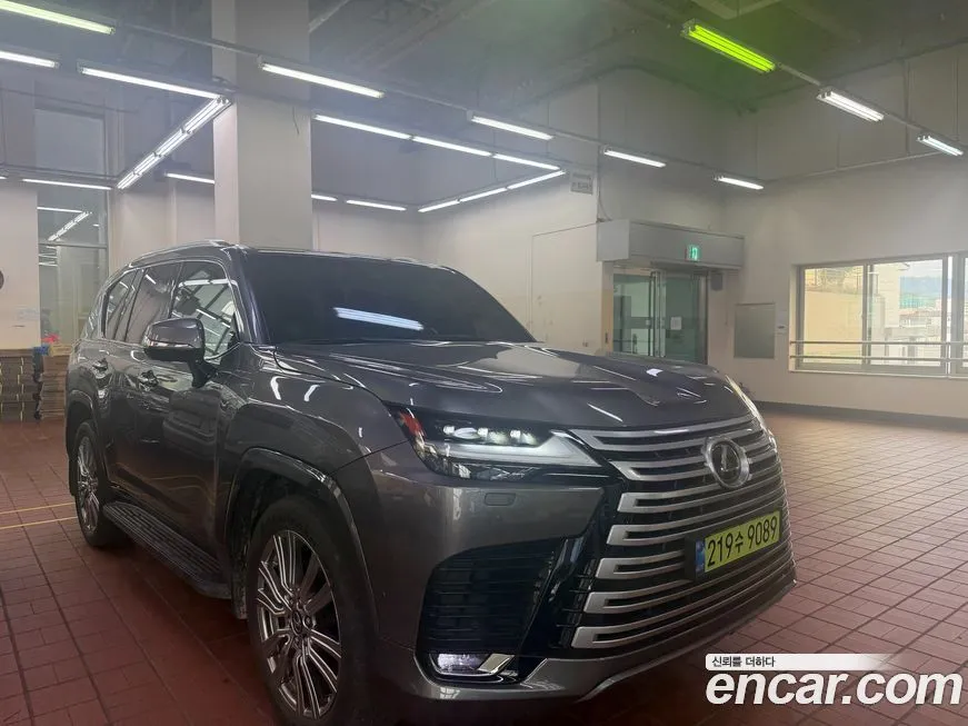 Lexus LX — фото 1