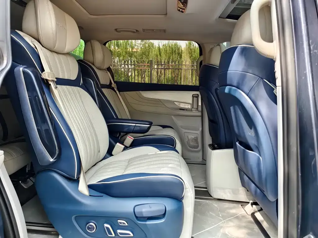 Roewe iMAX8 — фото 10
