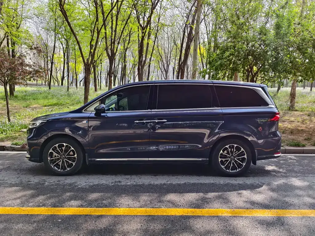 Roewe iMAX8 — фото 8