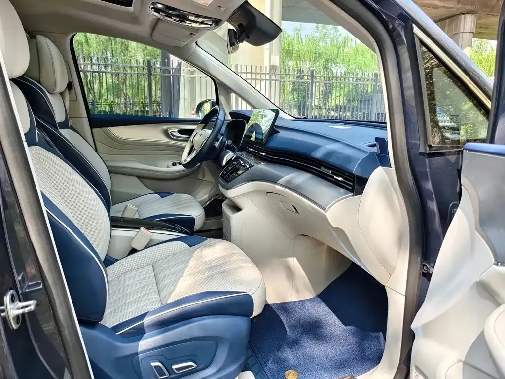 Roewe iMAX8 — фото 4