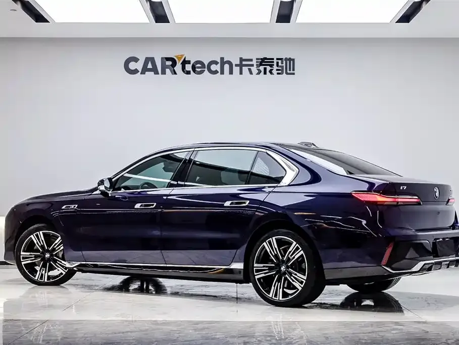 BMW i7 — фото 10