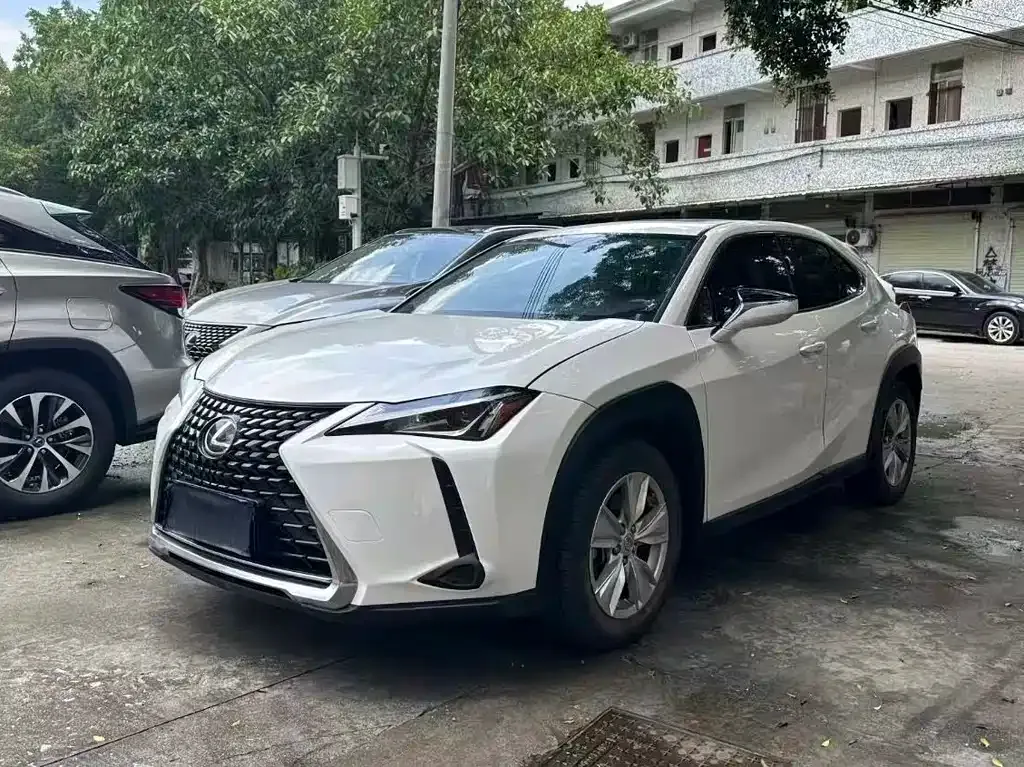 Lexus UX — фото 1