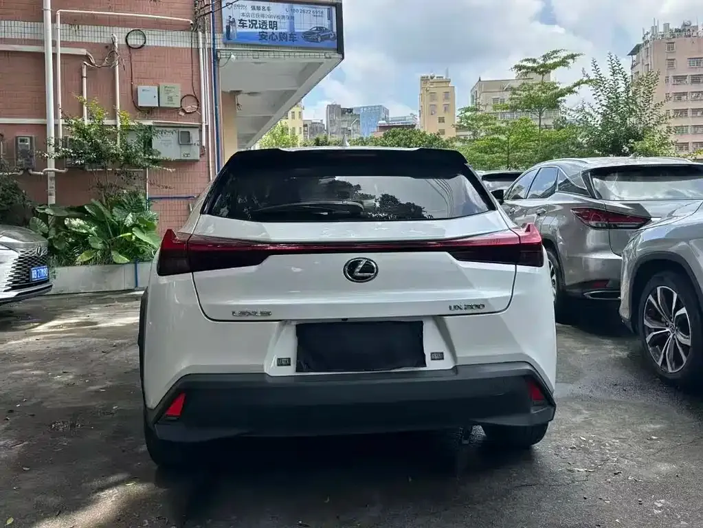 Lexus UX — фото 9