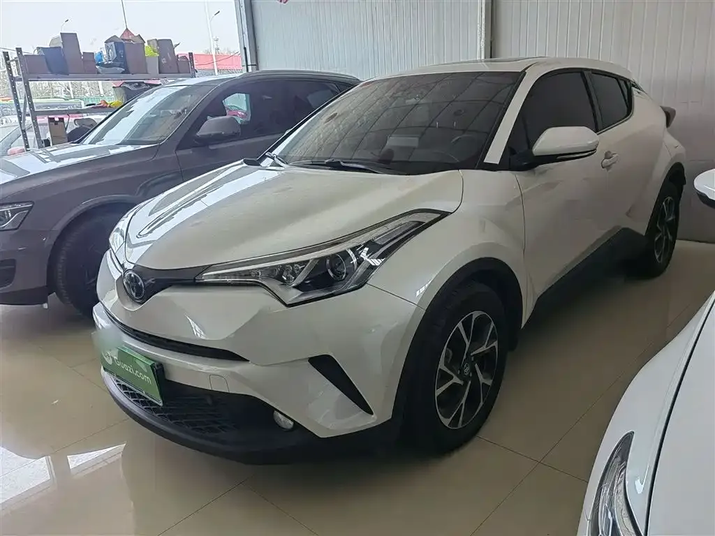 Toyota C-HR — фото 1