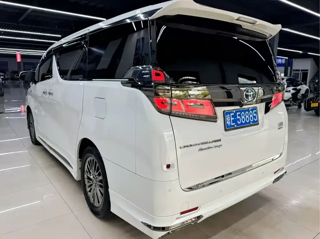 Toyota Alphard — фото 7