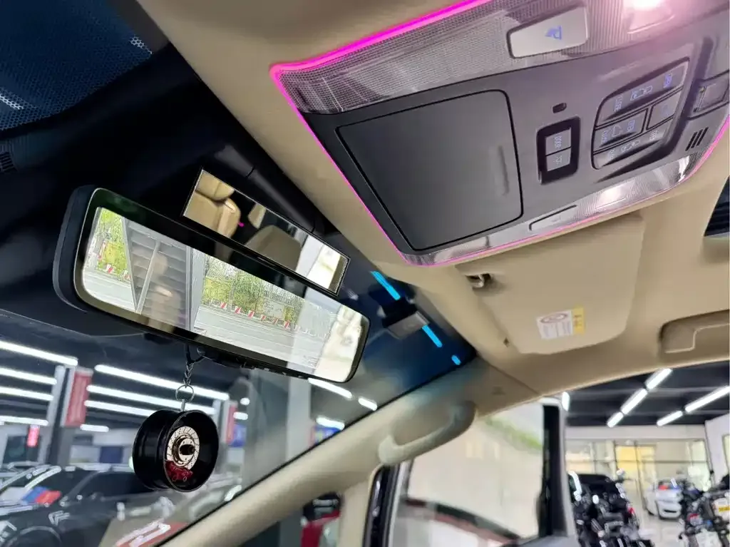 Toyota Alphard — фото 3