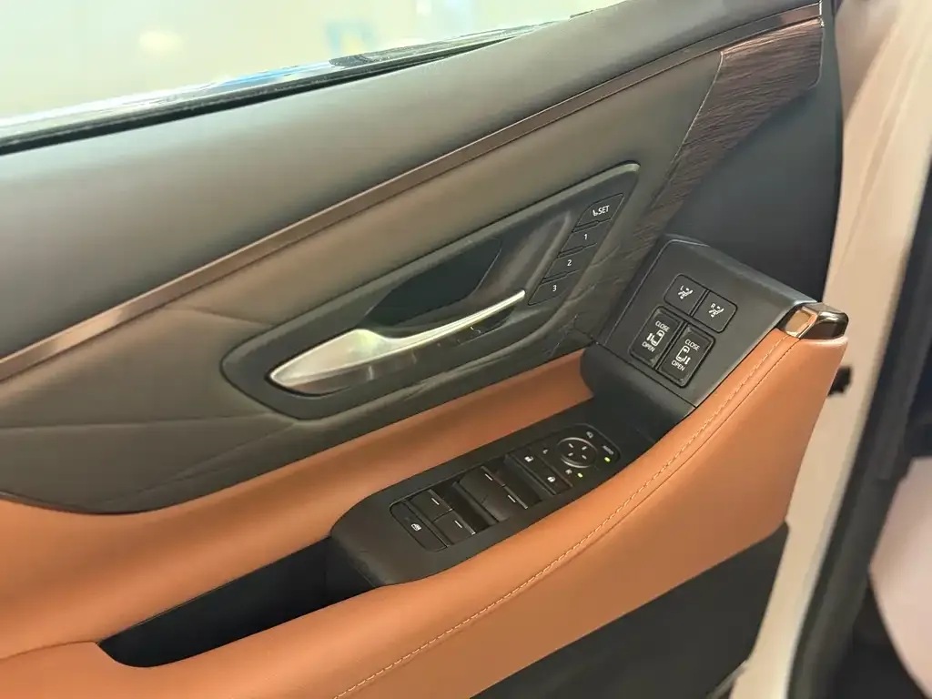 Toyota Vellfire — фото 5