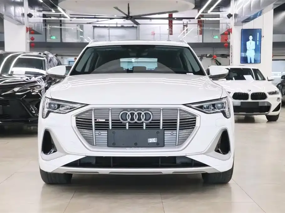 Audi e-tron — фото 7