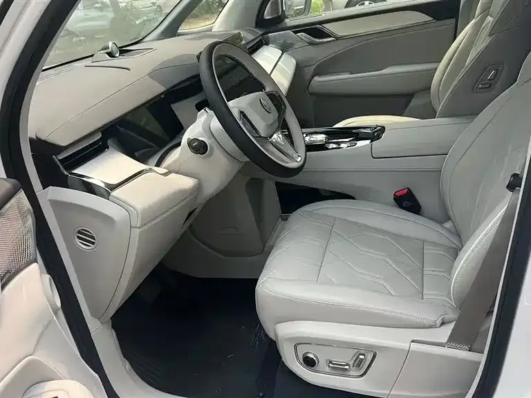 Volvo EM90 — фото 2