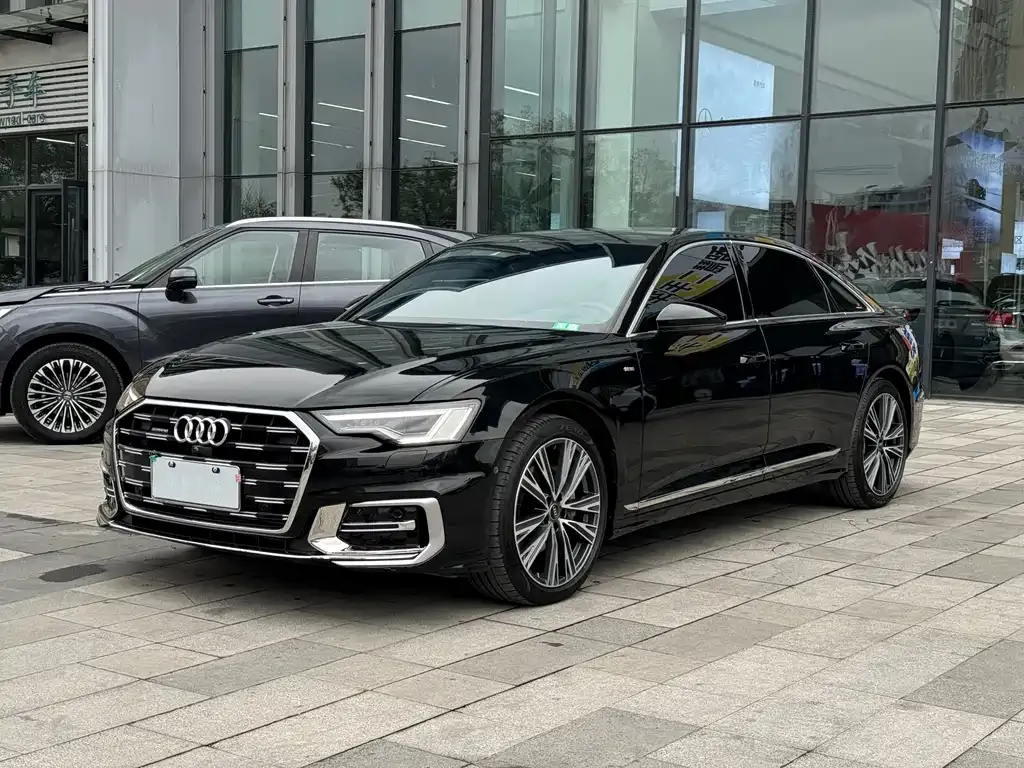 Audi A6L — фото 1