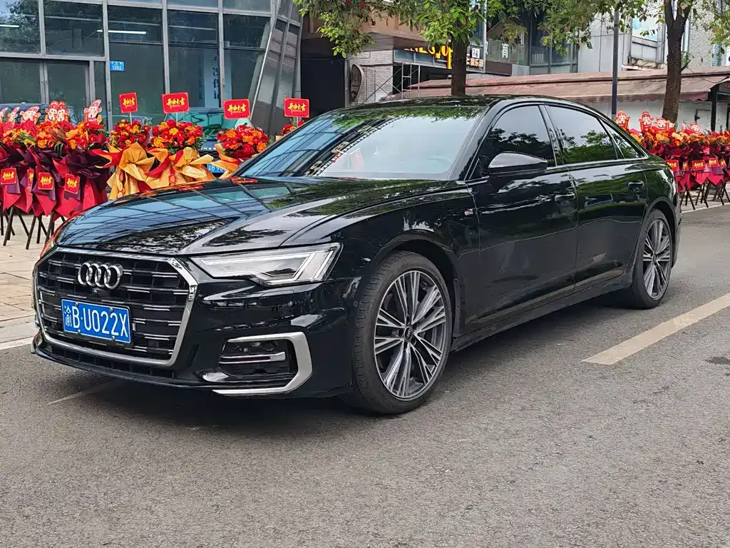 Audi A6L — фото 1