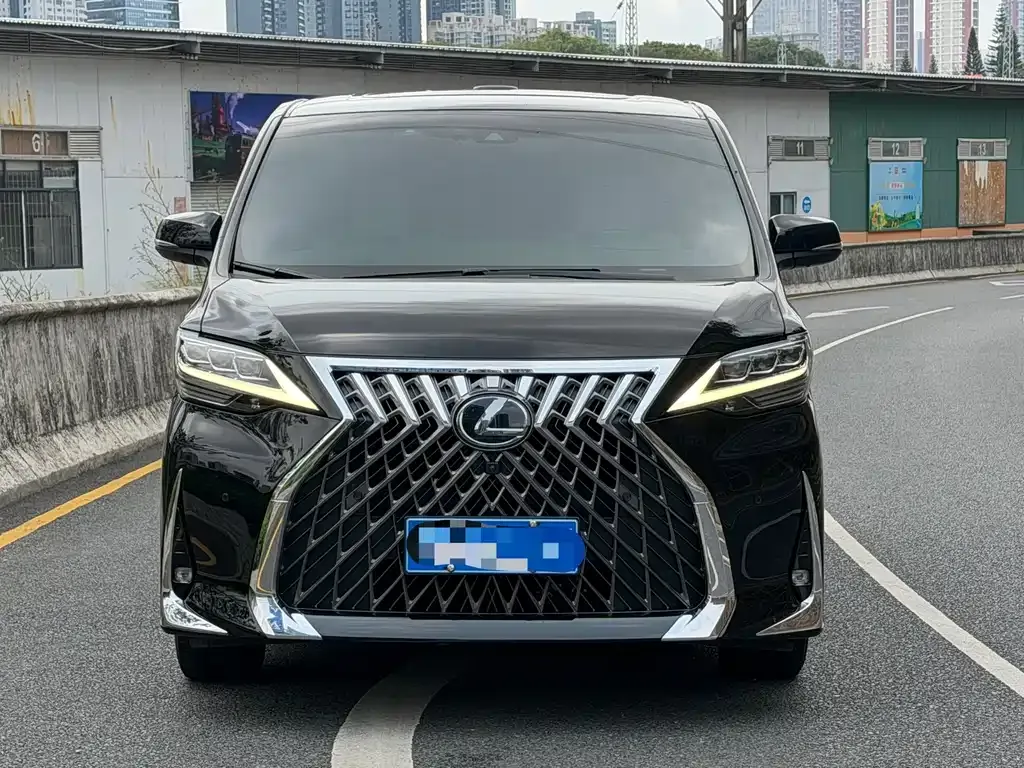 Lexus LM — фото 5