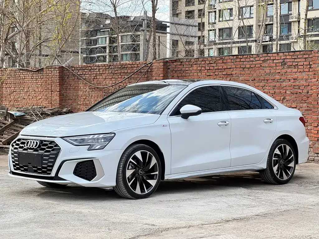 Audi A3 — фото 1