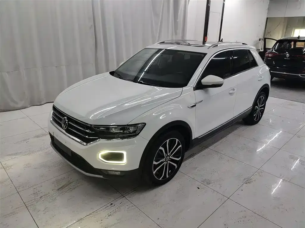 Volkswagen T-Roc — фото 1