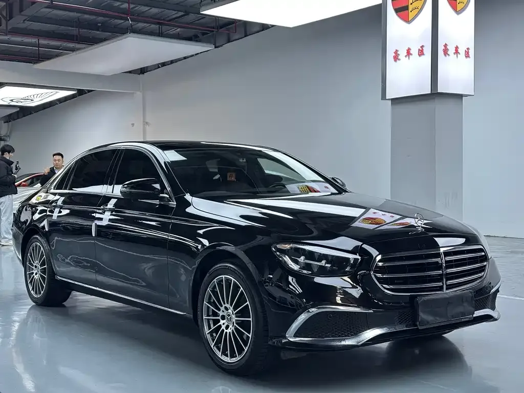 Mercedes-Benz E-Class — фото 2