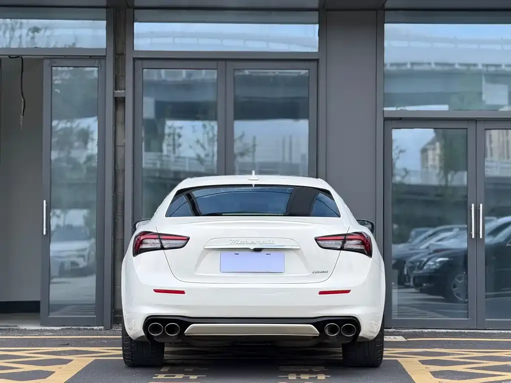 Maserati Ghibli — фото 10