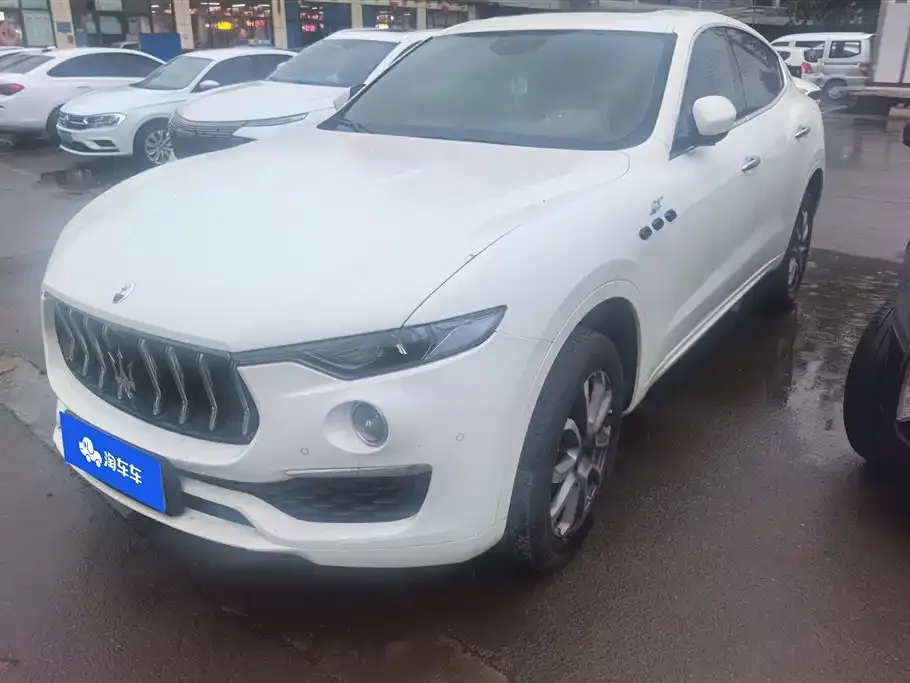 Maserati Levante — фото 1