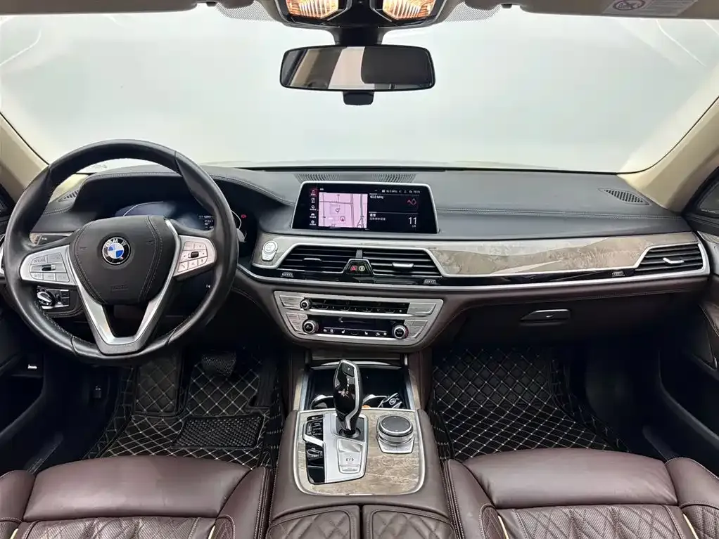 BMW 7 Series — фото 9