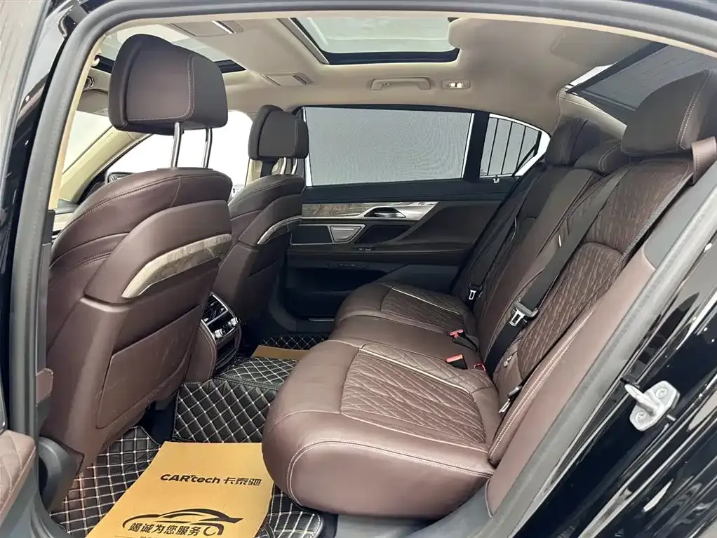 BMW 7 Series — фото 10