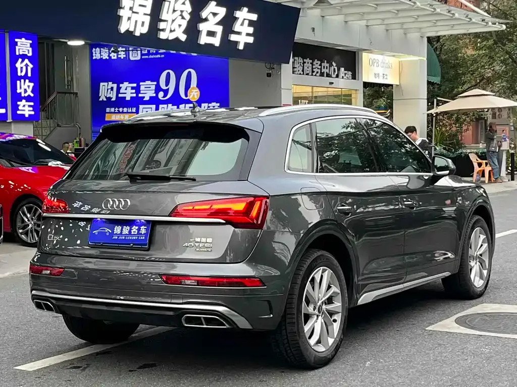 Audi Q5L — фото 10