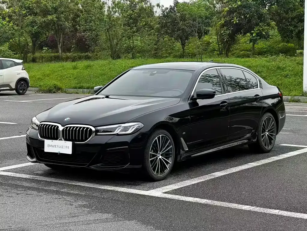 BMW 5 Series — фото 1