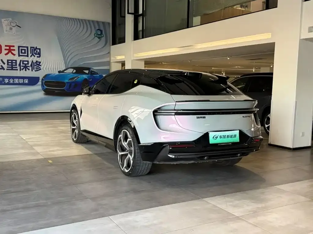 Lotus Eletre — фото 4