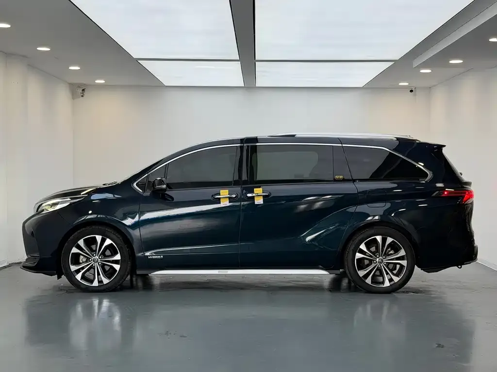 Toyota Granvia — фото 2