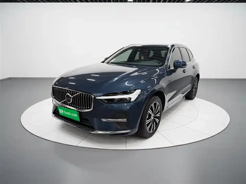 Volvo XC60 — фото 1