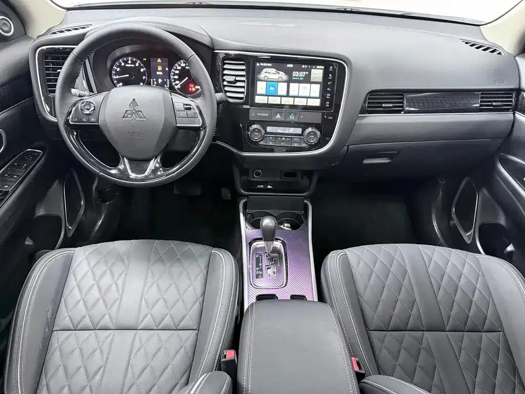 Mitsubishi Outlander — фото 10