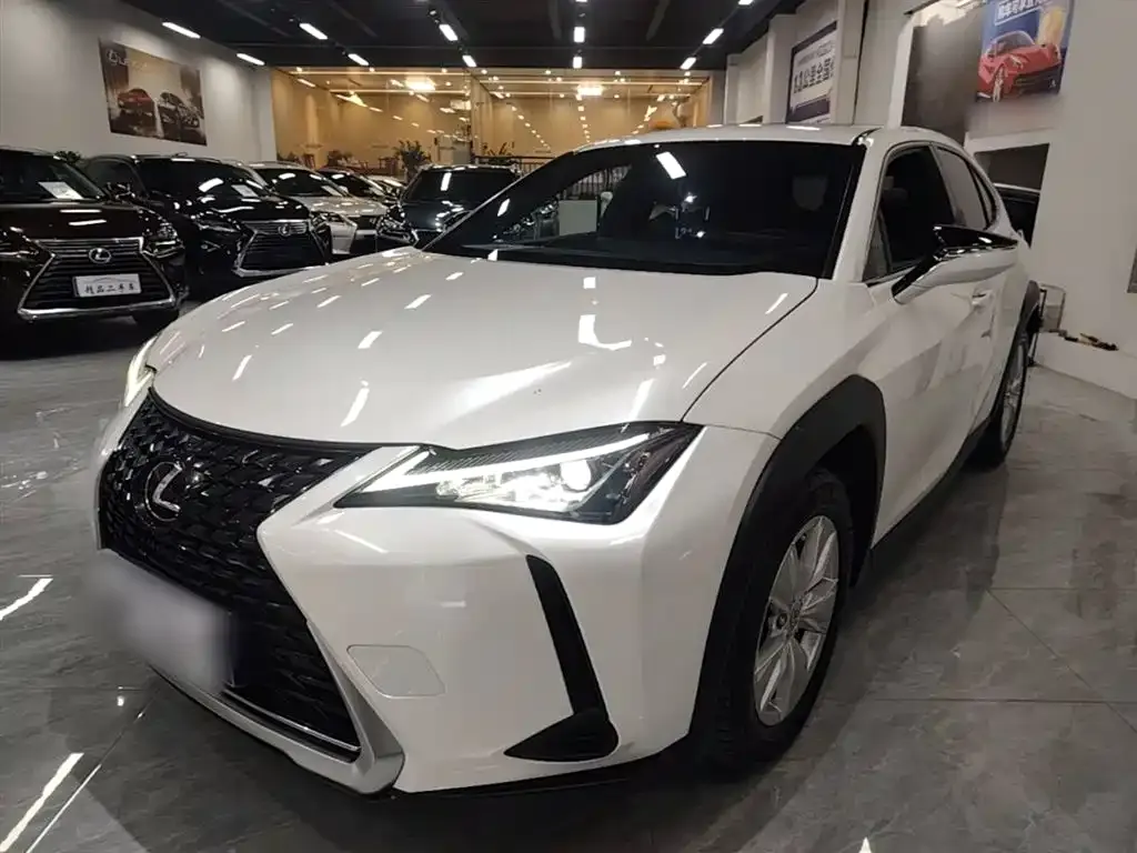 Lexus UX — фото 1