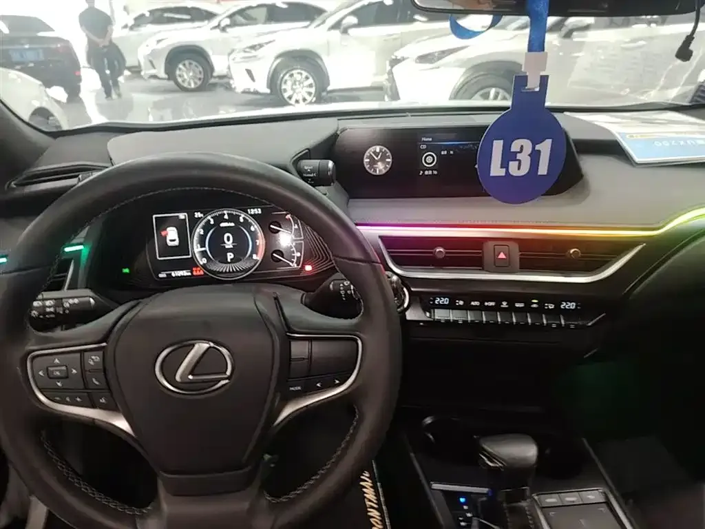 Lexus UX — фото 3