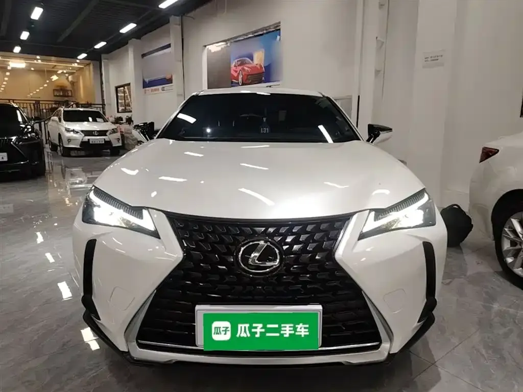 Lexus UX — фото 9