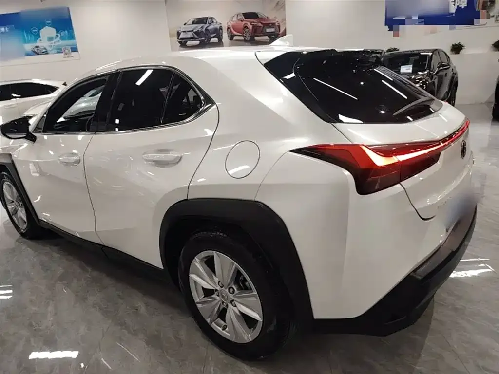 Lexus UX — фото 10