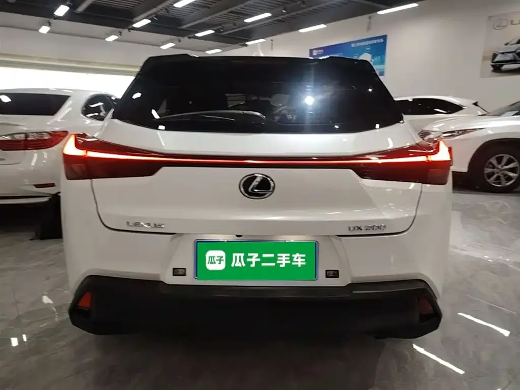 Lexus UX — фото 5
