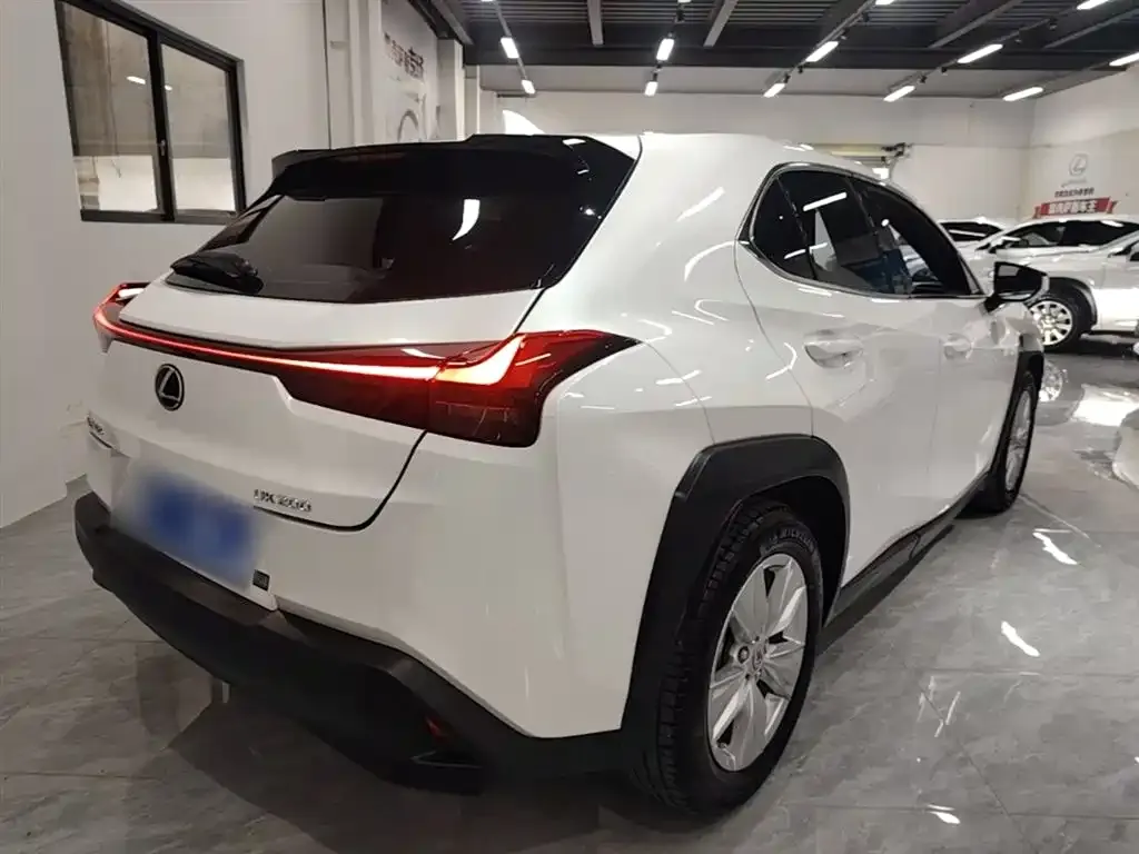 Lexus UX — фото 8