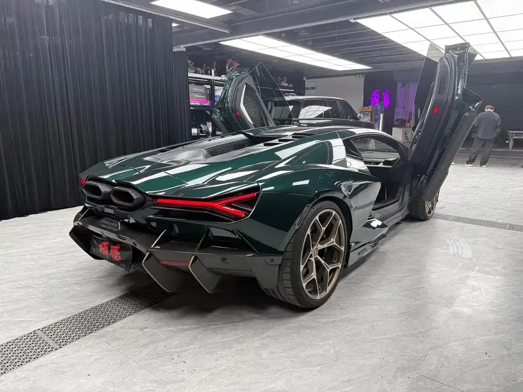 Lamborghini Revuelto — фото 2